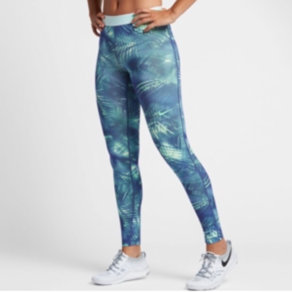 NWOT Nike Pro HyperWarm Printed Training Leggings